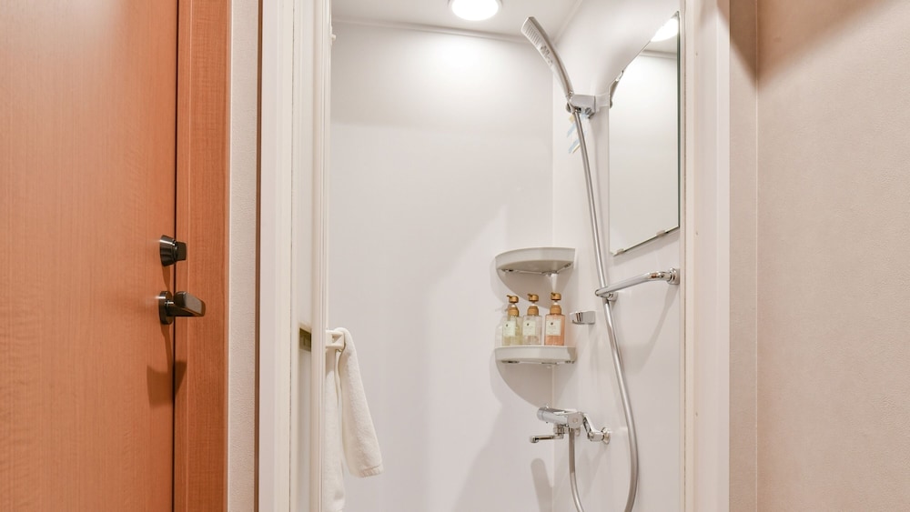 ダブルルーム シャワブース付 禁煙 客室13 | レフ関空泉佐野 by ベッセルホテルズ