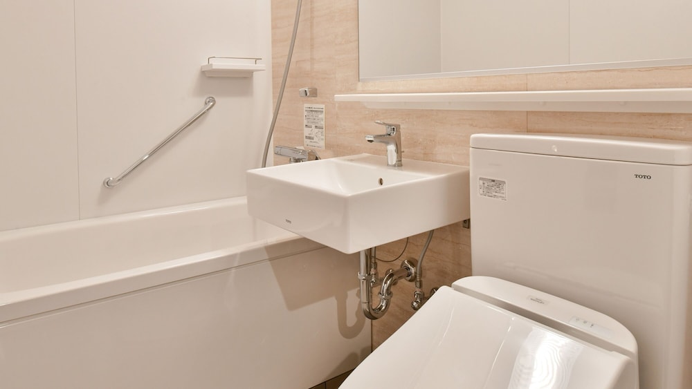 スタンダード ツインルーム 禁煙 バスルーム0 | レフ関空泉佐野 by ベッセルホテルズ