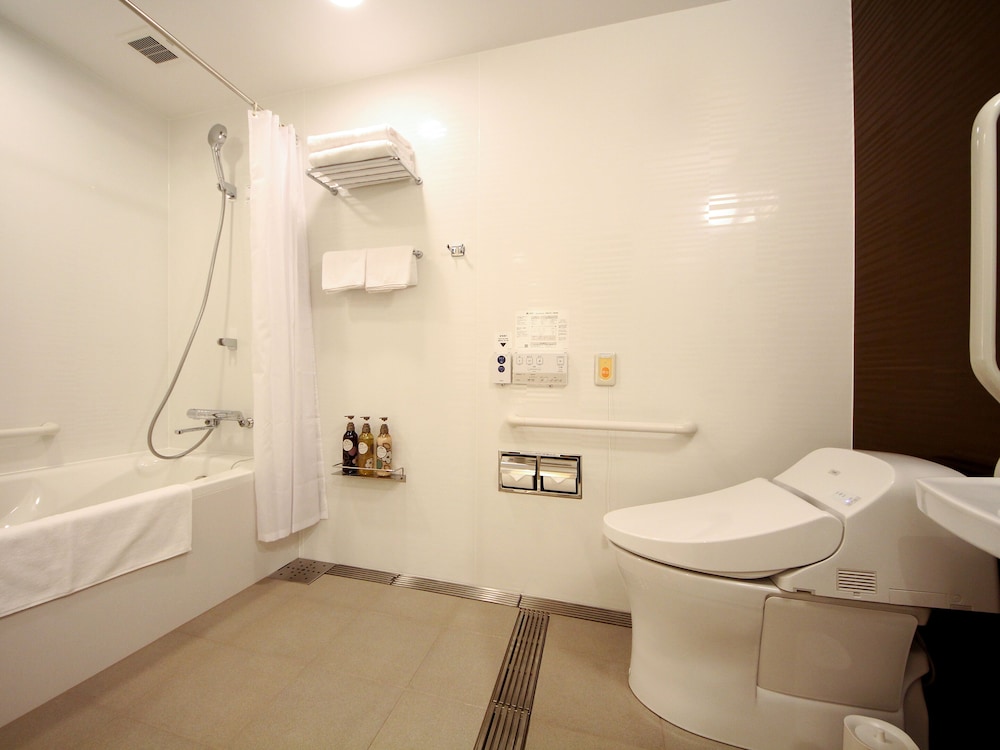 ユニバーサルツインルーム バスルーム0 | Hotel and Spa Gift TAKAYAMA