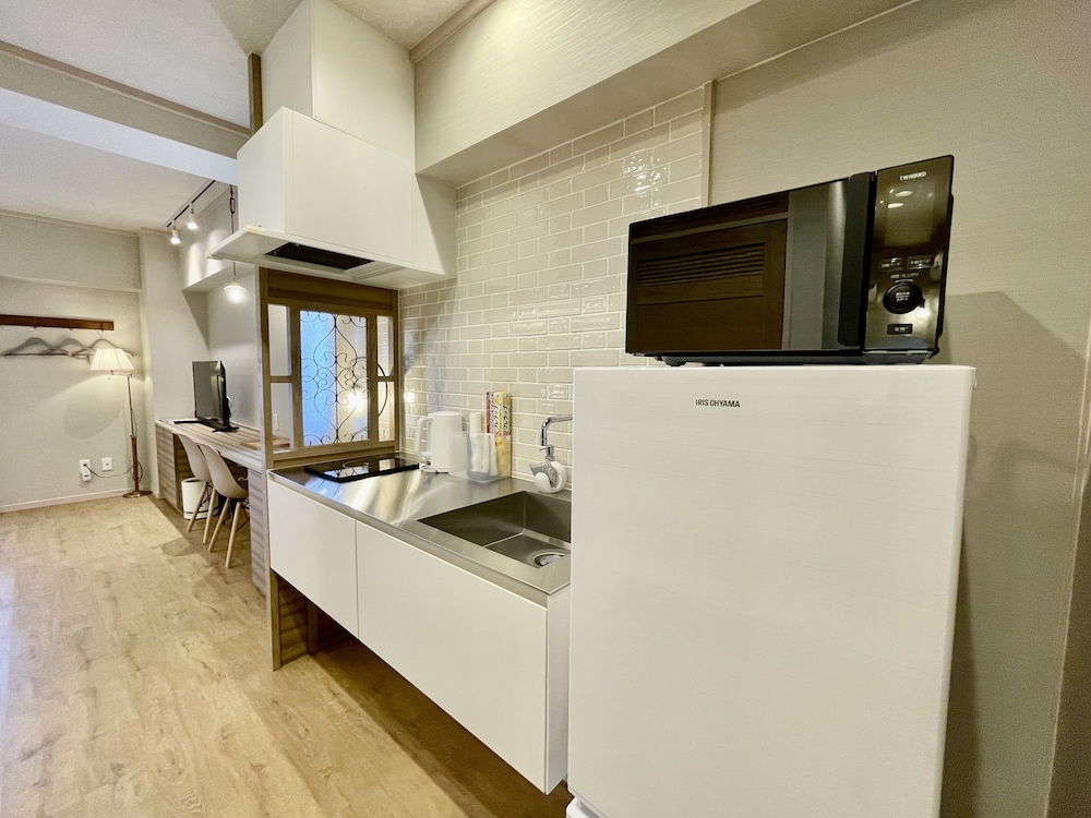 トリプルルーム 禁煙 専用キッチン1 | ホテル天使館久茂地