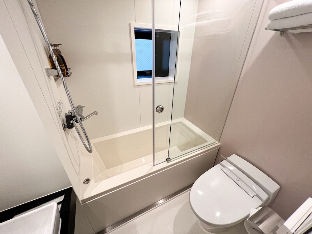 スタンダード ツインルーム バスルーム1 | Rinn Kyoto Station