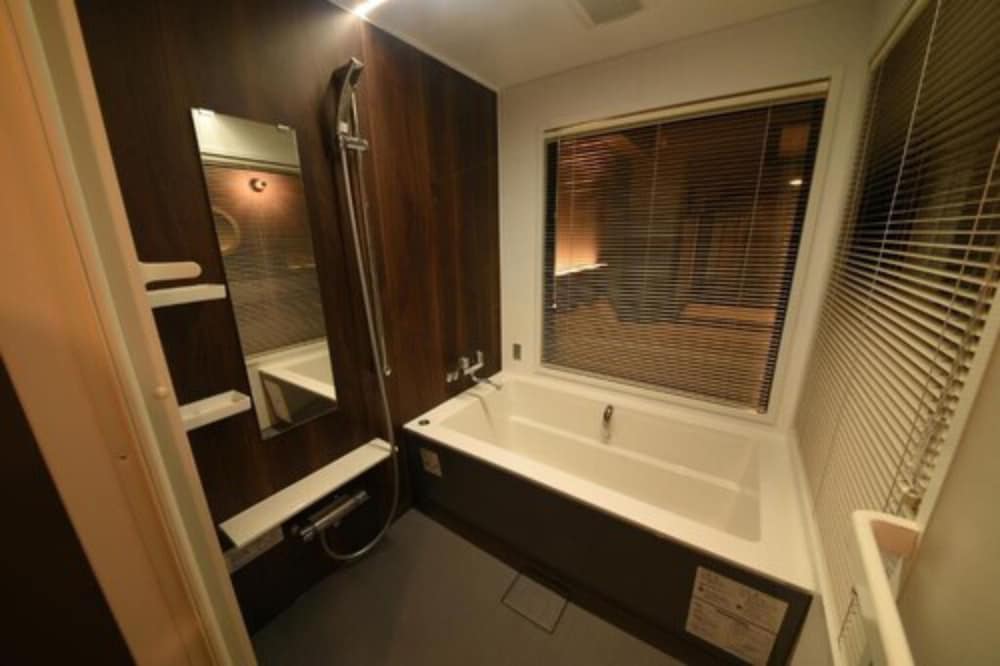 スタンダード トリプルルーム 禁煙 バスルーム1 | Hotel Brick