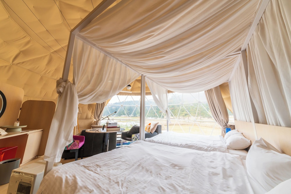 エグゼクティブスイート　シングルドーム8m 客室2 | GLAMPROOK 飯綱高原