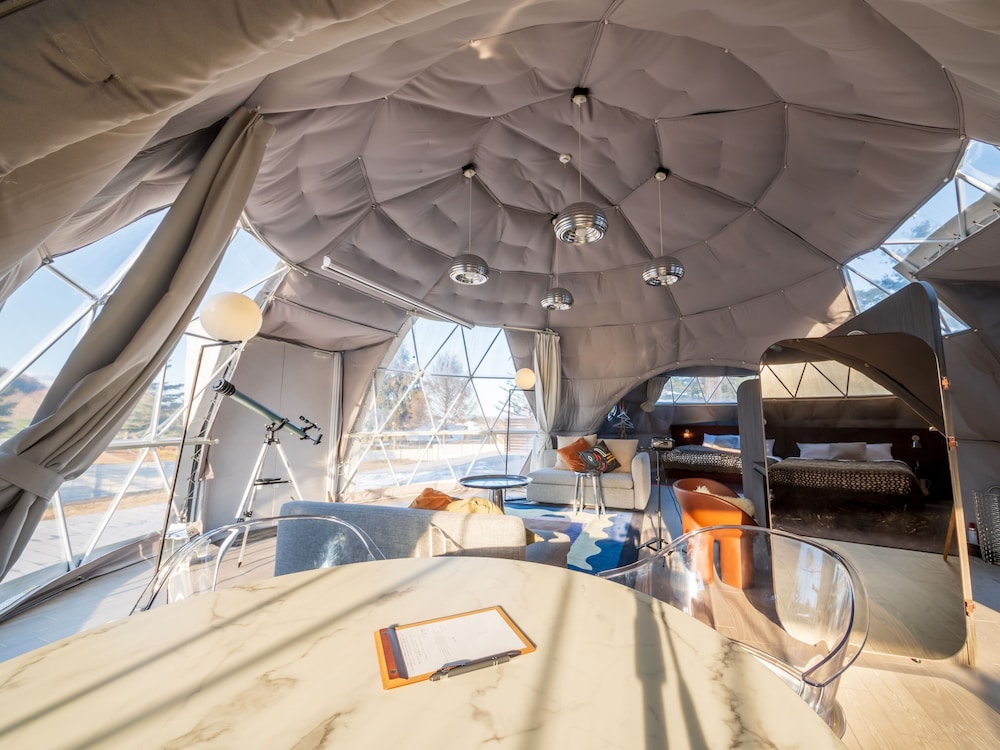 エグゼクティブスイート　トリプルドーム 客室8 | GLAMPROOK 飯綱高原