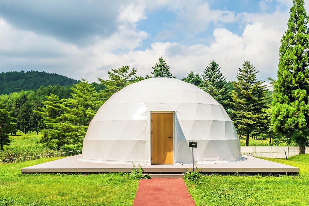 エグゼクティブスイート　シングルドーム8m 客室1 | GLAMPROOK 飯綱高原