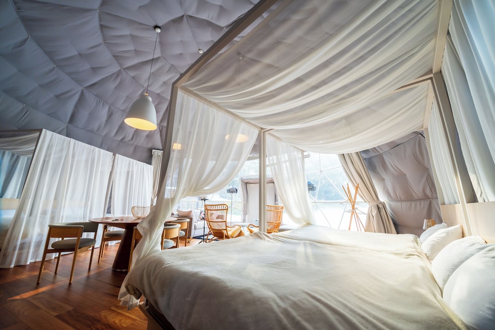 エグゼクティブスイート　シングルドーム10ｍ 客室1 | GLAMPROOK 飯綱高原