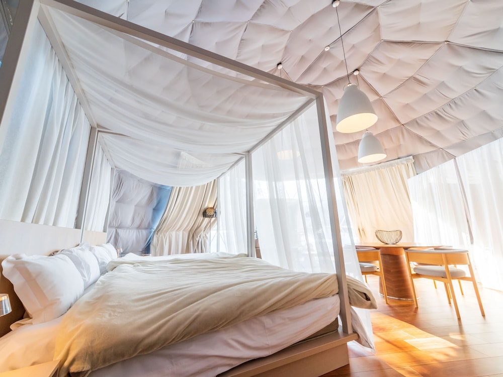 エグゼクティブスイート　シングルドーム10ｍ 客室7 | GLAMPROOK 飯綱高原