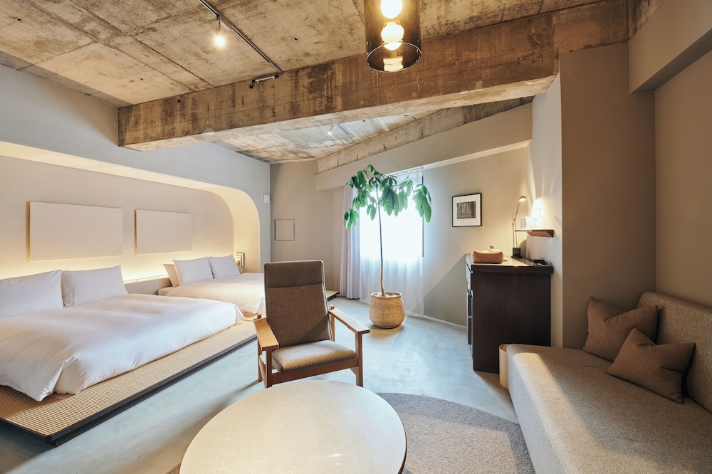 スーペリア ルーム クイーンベッド 2 台 リビング エリア0 | HOTEL 香林居