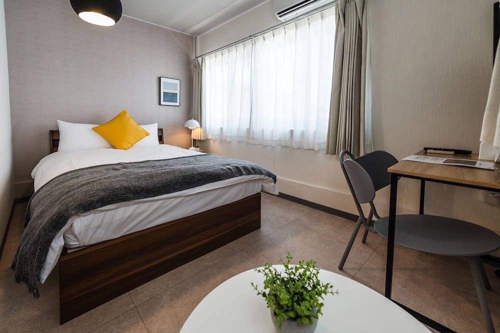 ダブルルーム (シャワー/トイレ付) エレベーターなし 2-3階 禁煙 | HALE HOTEL