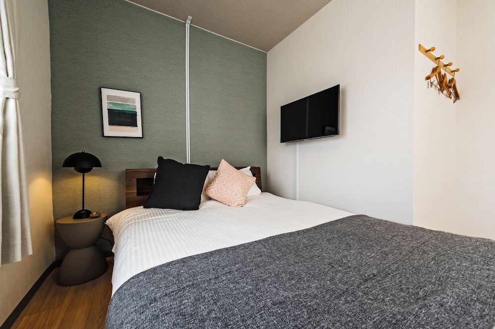 ダブルルーム (シャワー/トイレ付) エレベーターなし 405室 禁煙 客室3 | HALE HOTEL