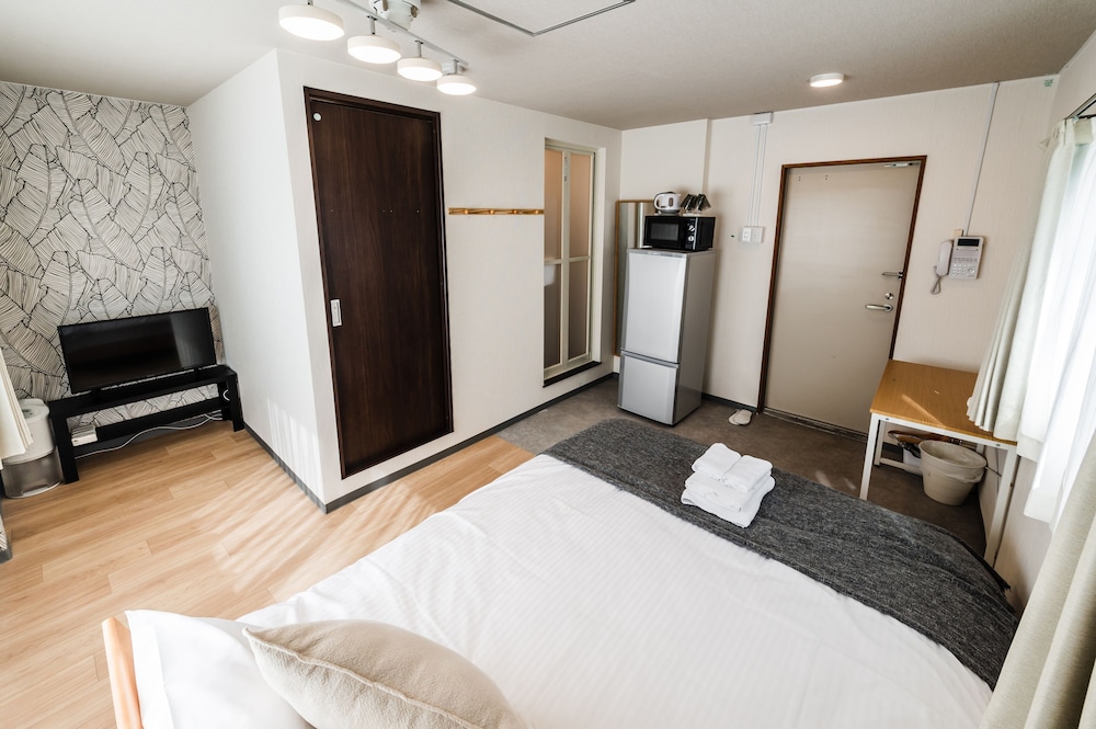 ダブルルーム (シャワー/トイレ付) エレベーターなし 2-3階 禁煙 客室18 | HALE HOTEL