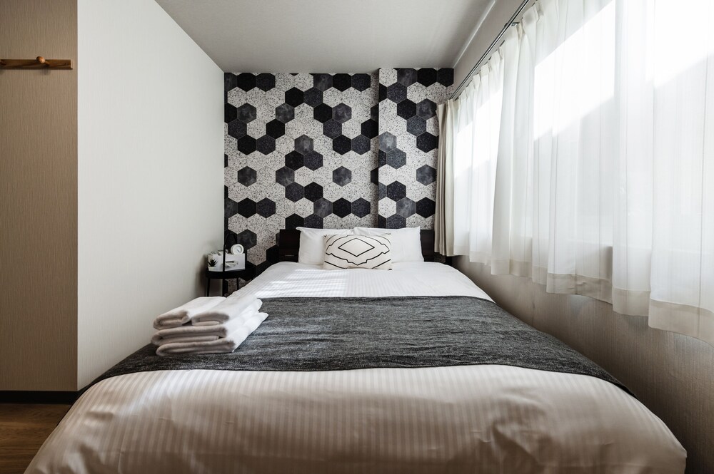 ダブルルーム (シャワー/トイレ付) エレベーターなし 2-3階 禁煙 客室2 | HALE HOTEL