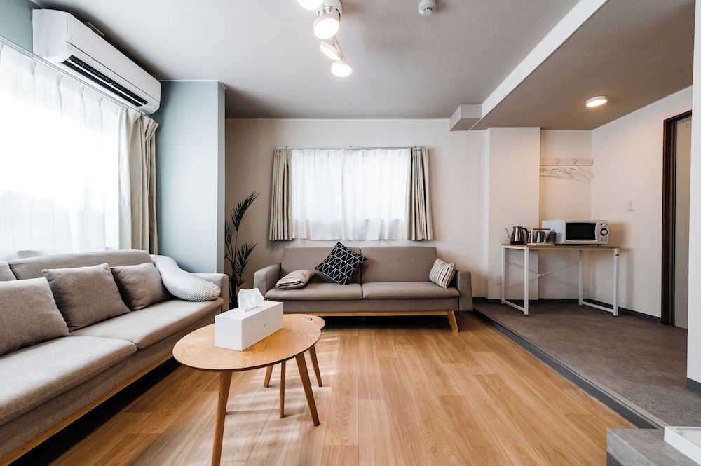 ツインルーム (キッチン/シャワー/トイレ付) エレベーターなし 205室 禁煙 リビング エリア0 | HALE HOTEL