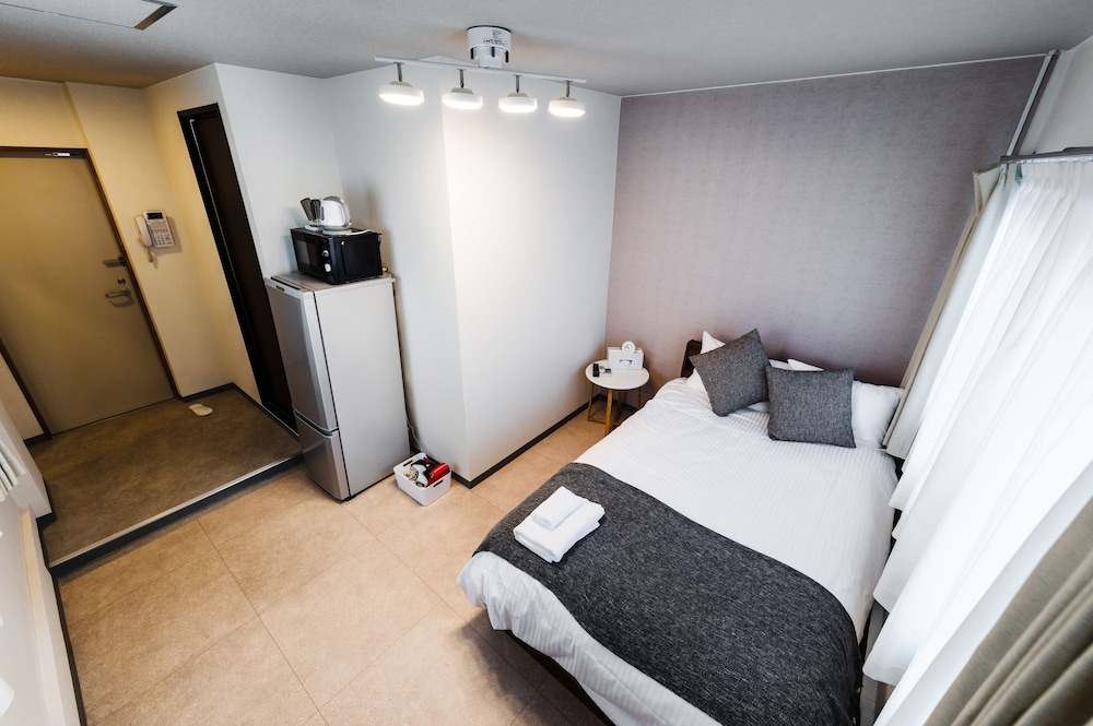 ダブルルーム (シャワー/トイレ付) エレベーターなし 2-3階 禁煙 客室17 | HALE HOTEL