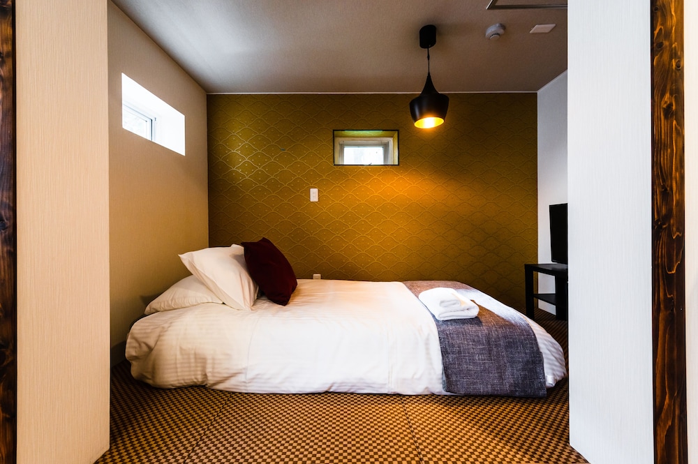 ダブルルーム (キッチン/シャワー/トイレ付) エレベーターなし 203室 禁煙 | HALE HOTEL