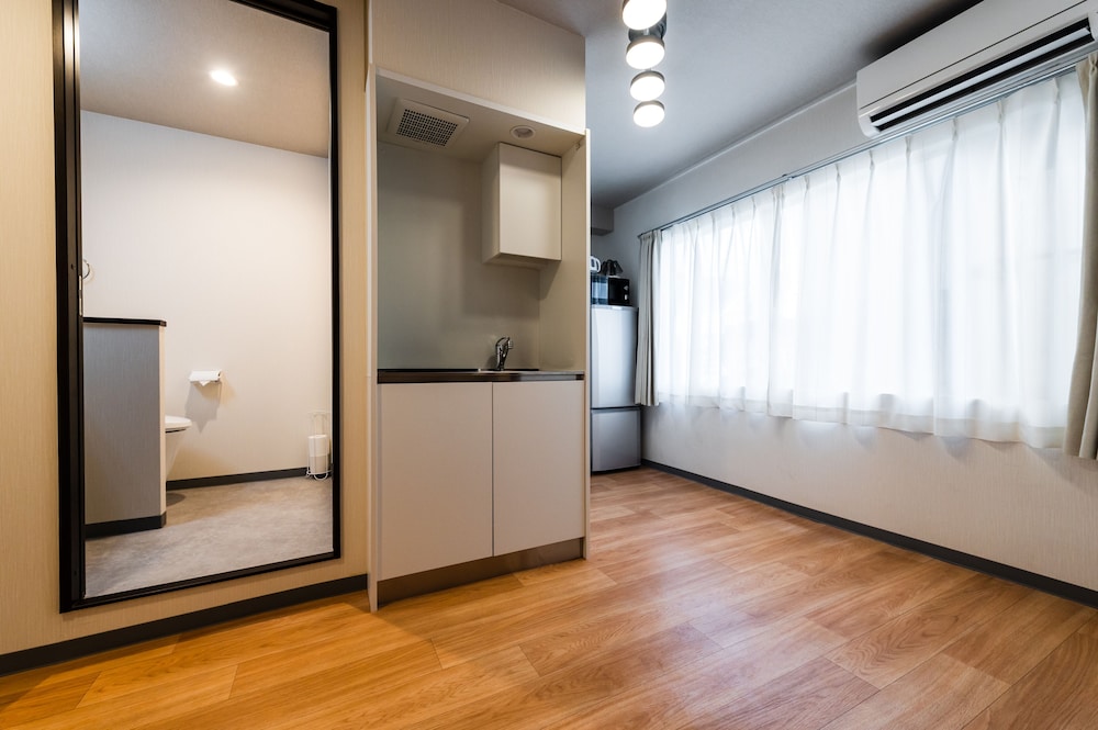 ダブルルーム (キッチン/シャワー/トイレ付) エレベーターなし 203室 禁煙 客室4 | HALE HOTEL