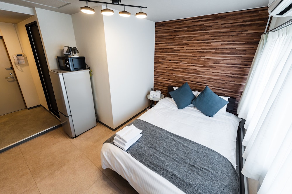 ダブルルーム (シャワー/トイレ付) エレベーターなし 2-3階 禁煙 客室11 | HALE HOTEL