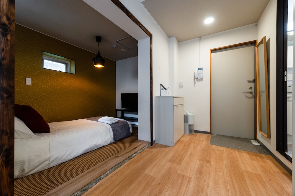 ダブルルーム (キッチン/シャワー/トイレ付) エレベーターなし 203室 禁煙 客室3 | HALE HOTEL