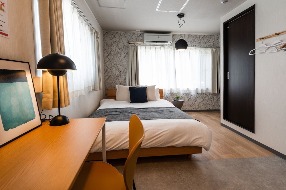 ダブルルーム (シャワー/トイレ付) エレベーターなし 2-3階 禁煙 客室7 | HALE HOTEL