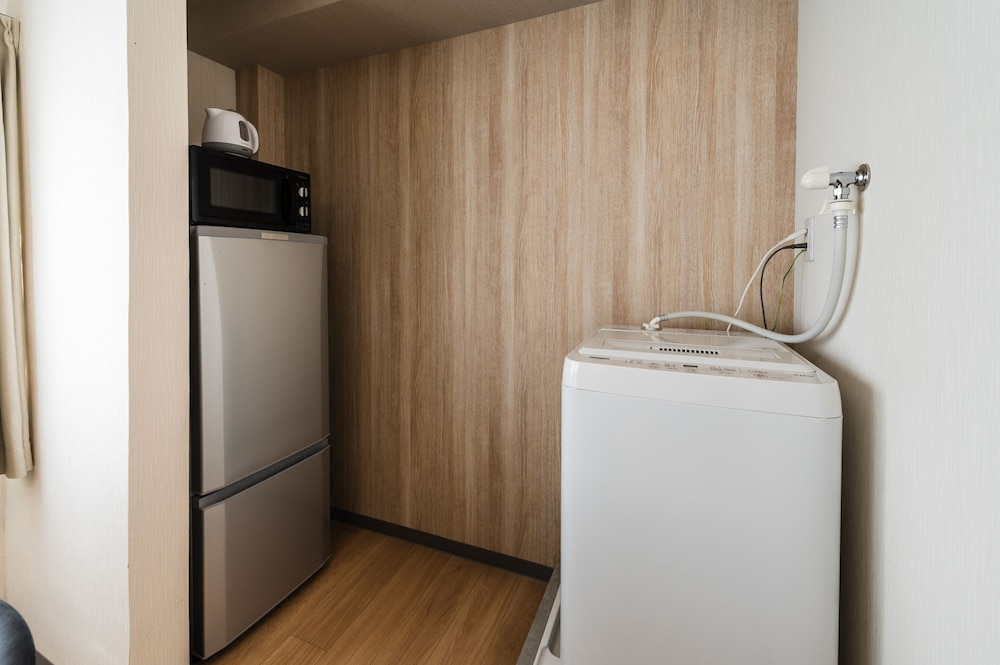 セミダブルツイン (キッチン/シャワー/トイレ付)エレベーターなし 207室 禁煙 リビング エリア0 | HALE HOTEL