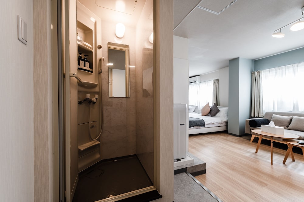 ツインルーム (キッチン/シャワー/トイレ付) エレベーターなし 205室 禁煙 バスルーム0 | HALE HOTEL