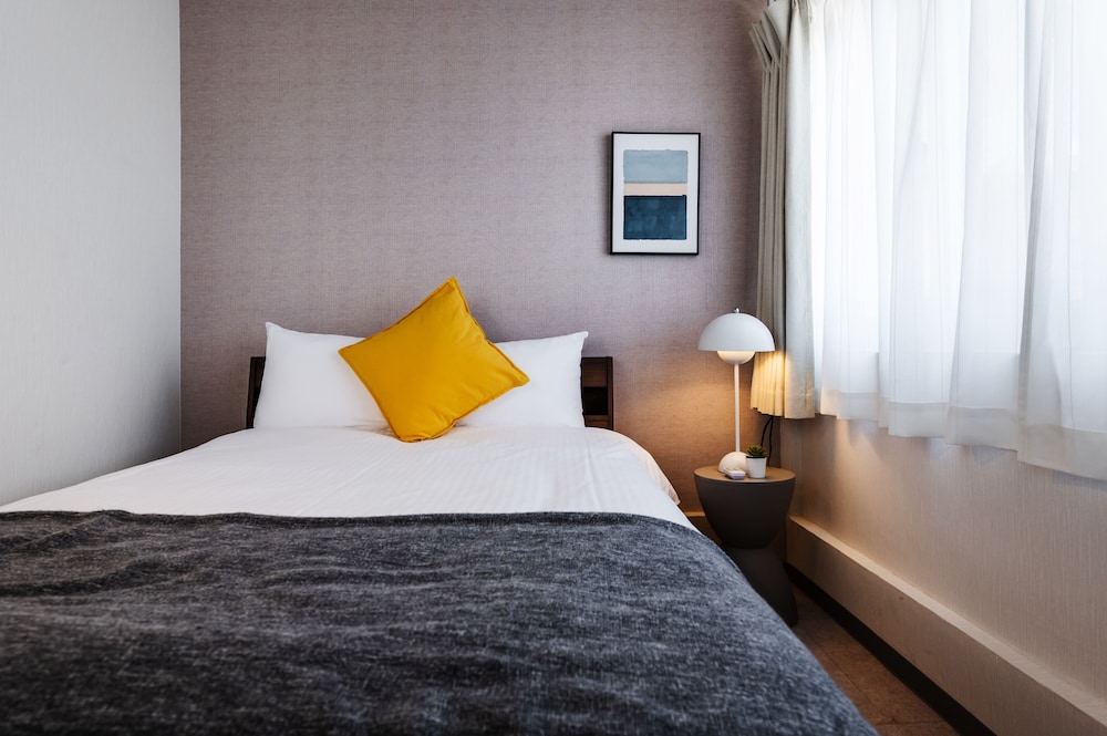 ダブルルーム (シャワー/トイレ付) エレベーターなし 2-3階 禁煙 客室16 | HALE HOTEL