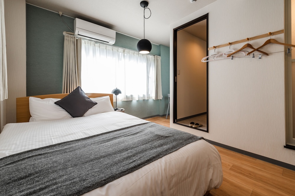 ダブルルーム (シャワー/トイレ付) エレベーターなし 2-3階 禁煙 客室8 | HALE HOTEL