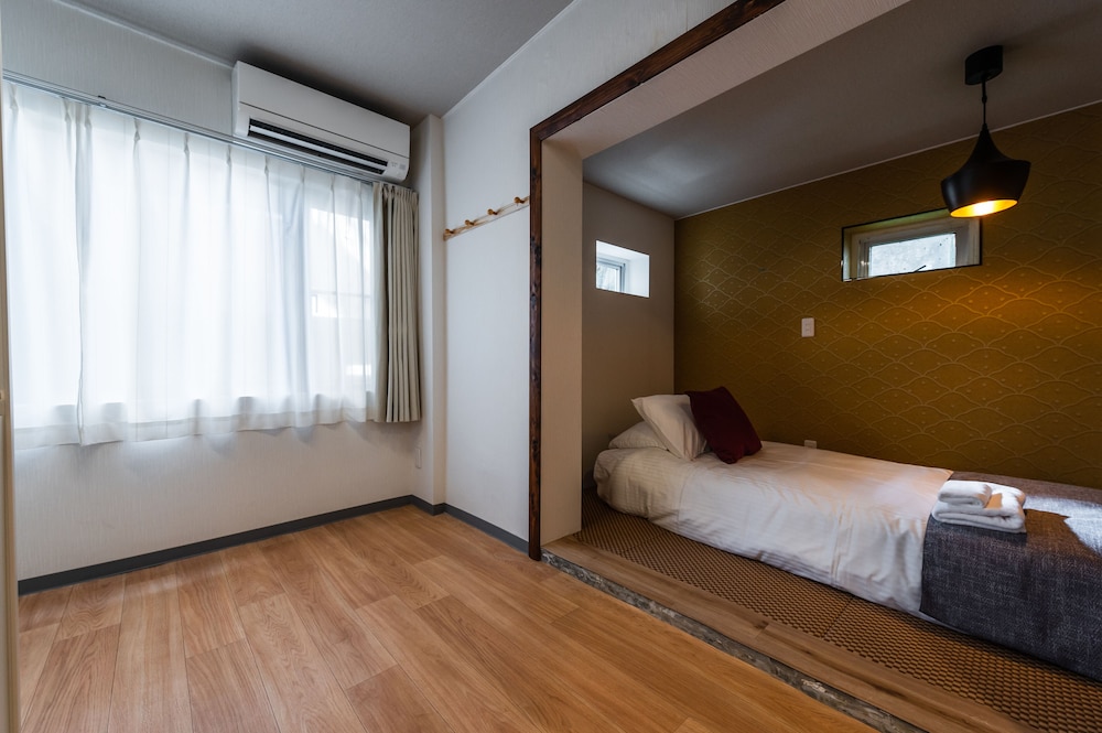 ダブルルーム (キッチン/シャワー/トイレ付) エレベーターなし 203室 禁煙 客室2 | HALE HOTEL