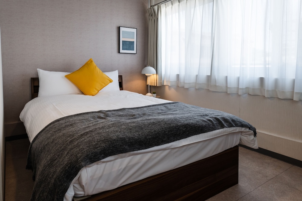 ダブルルーム (シャワー/トイレ付) エレベーターなし 2-3階 禁煙 客室20 | HALE HOTEL