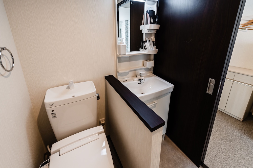 ダブルルーム (キッチン/シャワー/トイレ付) エレベーターなし 203室 禁煙 バスルーム0 | HALE HOTEL