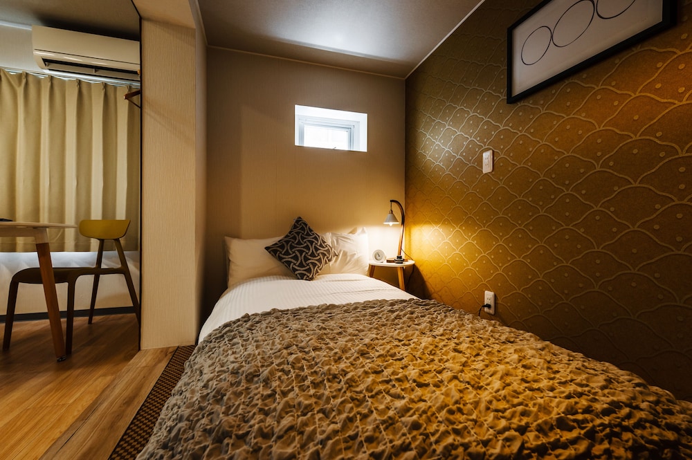 ダブルルーム (キッチン/シャワー/トイレ付) エレベーターなし 203室 禁煙 客室5 | HALE HOTEL