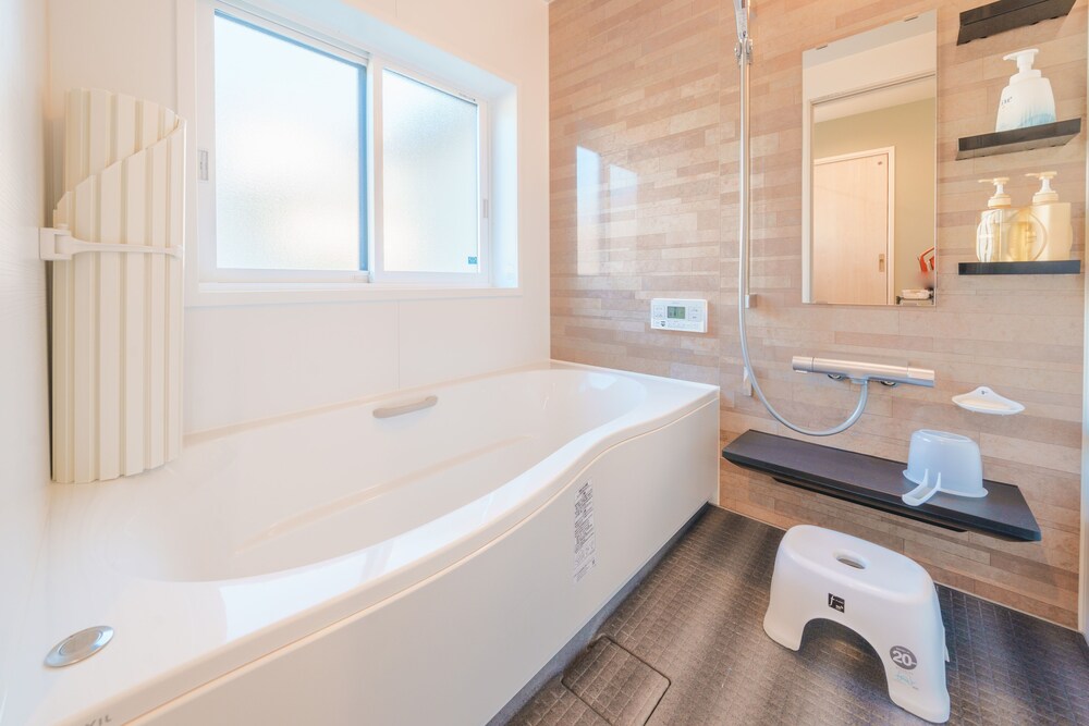 ファミリー ヴィラ バスルーム0 | 竜島オーシャンビュー別荘