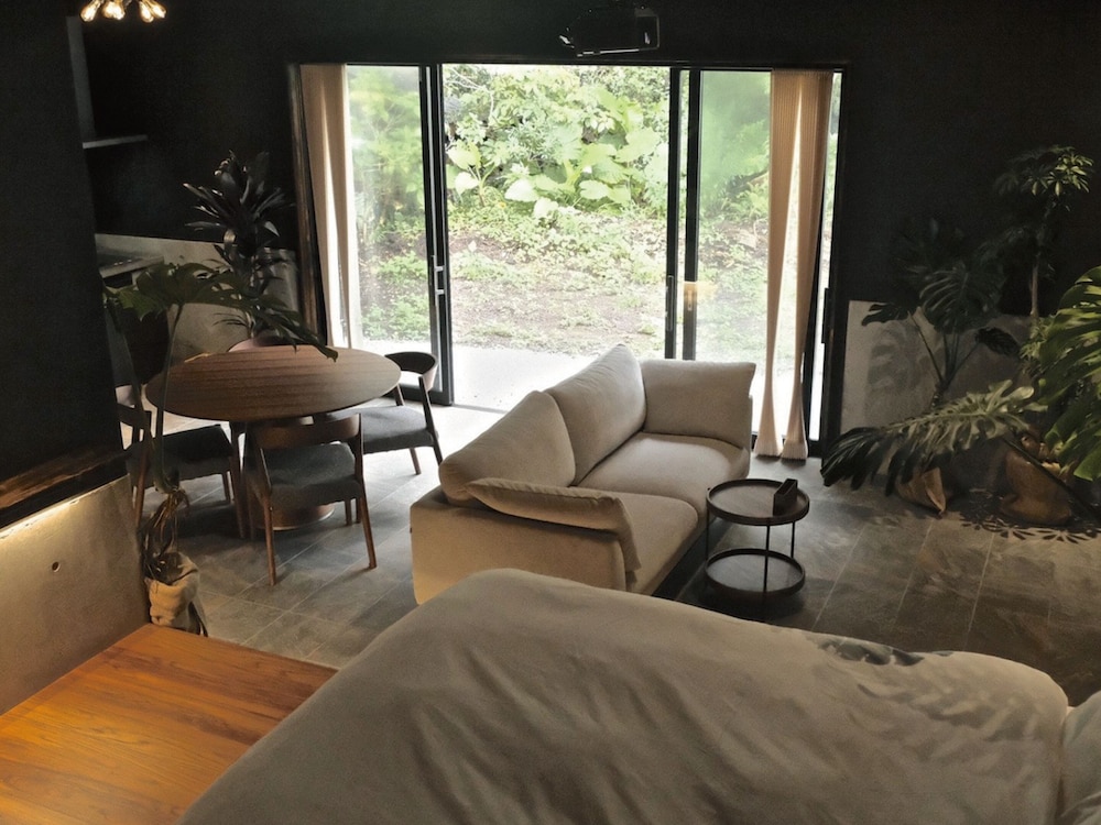 ヴィラ リビング エリア2 | LAVA SAUNA & VILLA