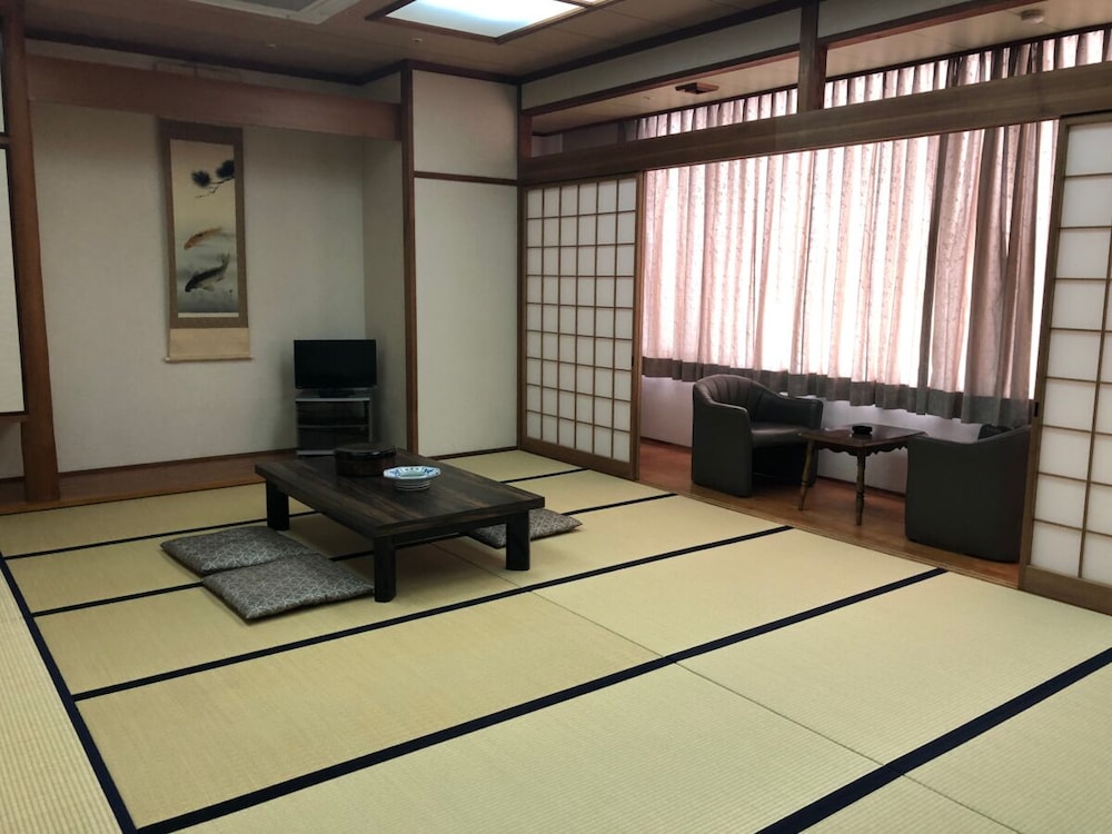 ファミリー ルーム 喫煙可 冷蔵庫 | ホテルさつき苑