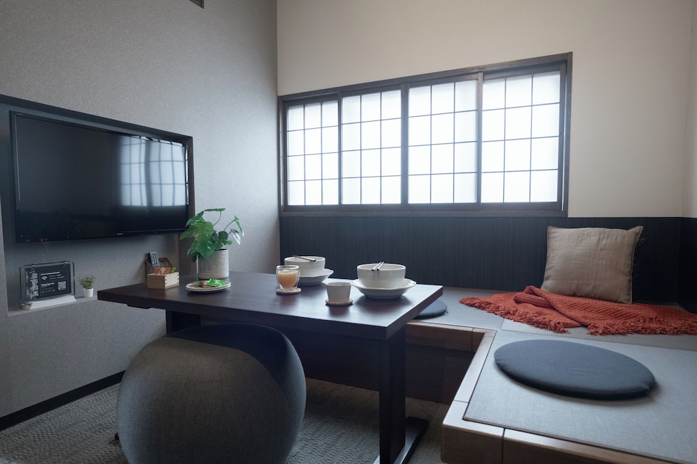 テラスツインスイート 禁煙 リビング エリア0 | ORI 六角