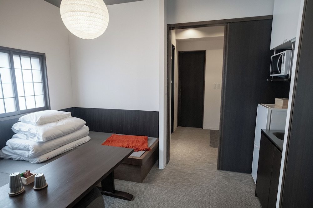 テラスツインスイート 禁煙 リビング エリア2 | ORI 六角