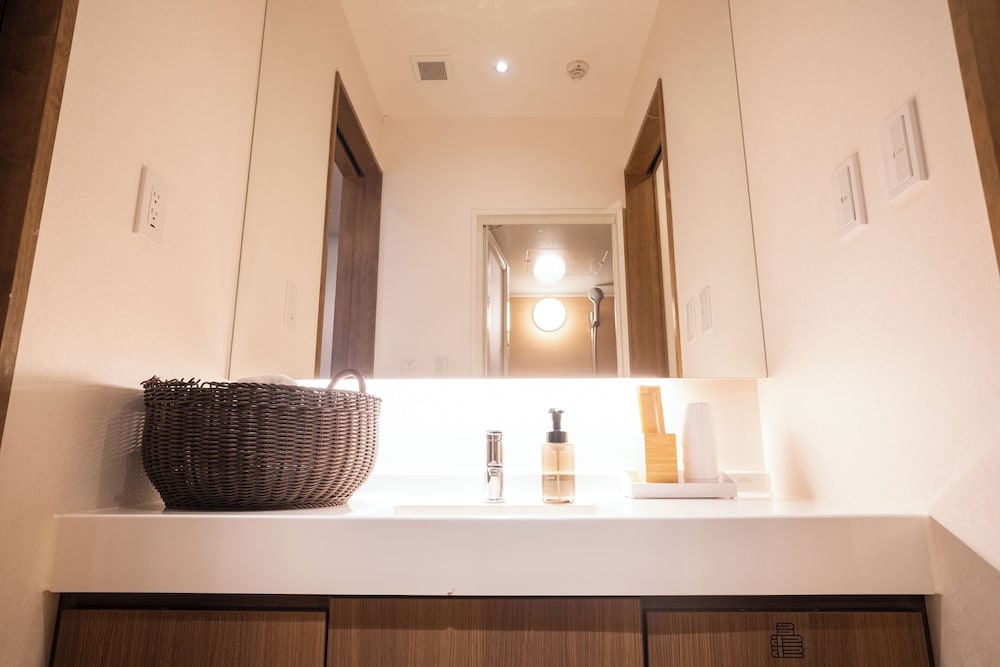 シグネチャーグループ 禁煙 バスルーム1 | ORI 六角