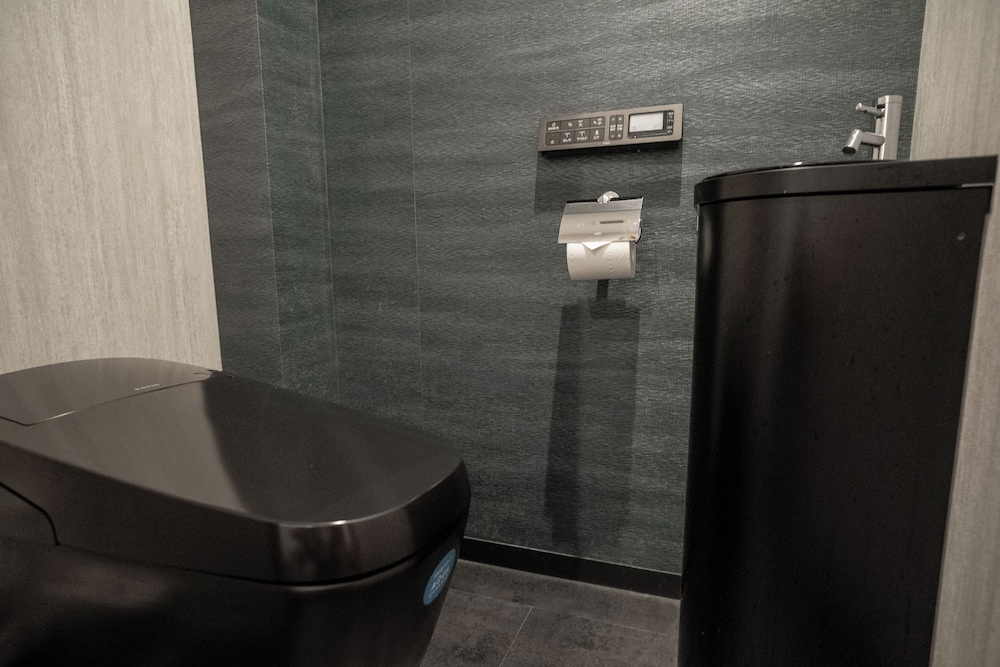 テラスダブルスイート 禁煙 バスルーム4 | ORI 六角