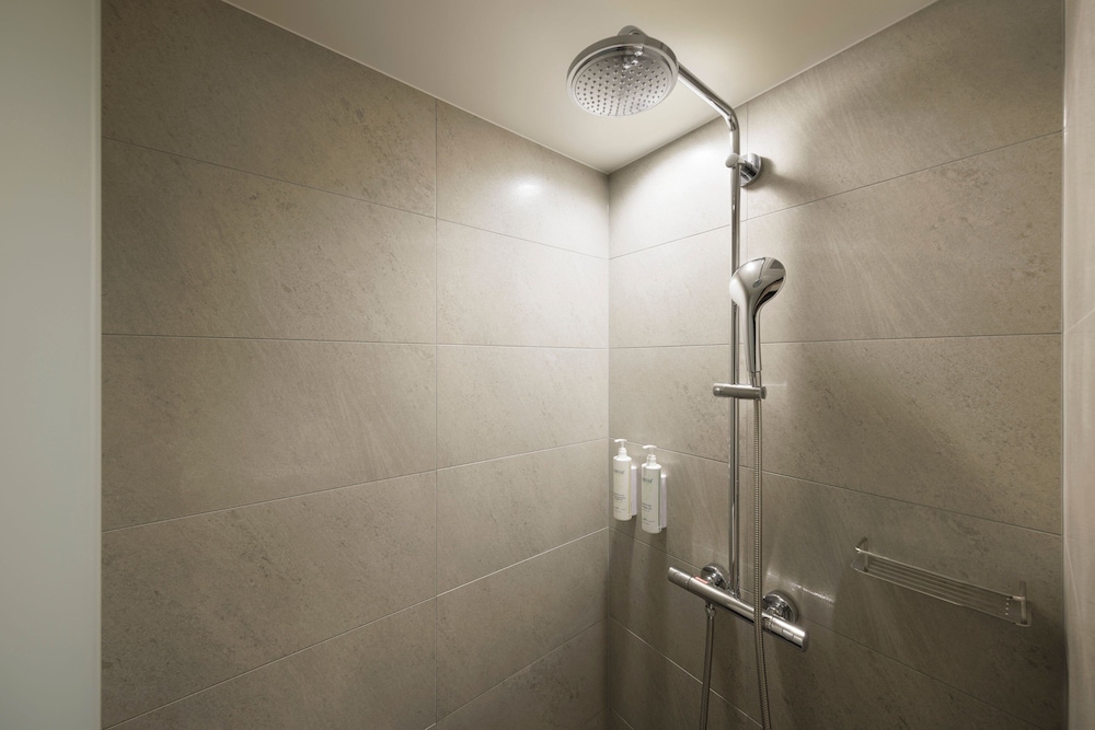 スタンダード ルーム キングベッド 1 台 禁煙 バスルーム0 | フェアフィールド・バイ・マリオット・岡山蒜山高原