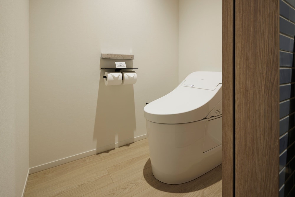 スタンダード ルーム キングベッド 1 台 禁煙 バスルーム3 | フェアフィールド・バイ・マリオット・岡山蒜山高原