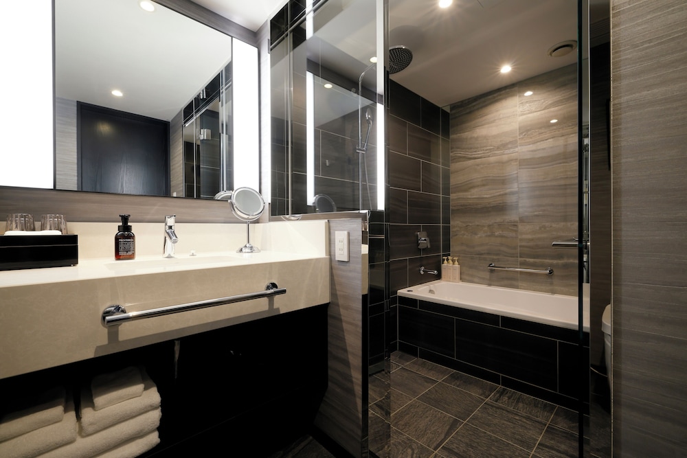 スーペリア ツインルーム 禁煙 バスルーム1 | ザ ホテル山楽 金沢