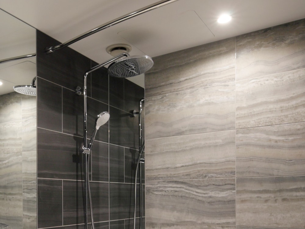 スーペリア ツインルーム 禁煙 バスルーム0 | ザ ホテル山楽 金沢