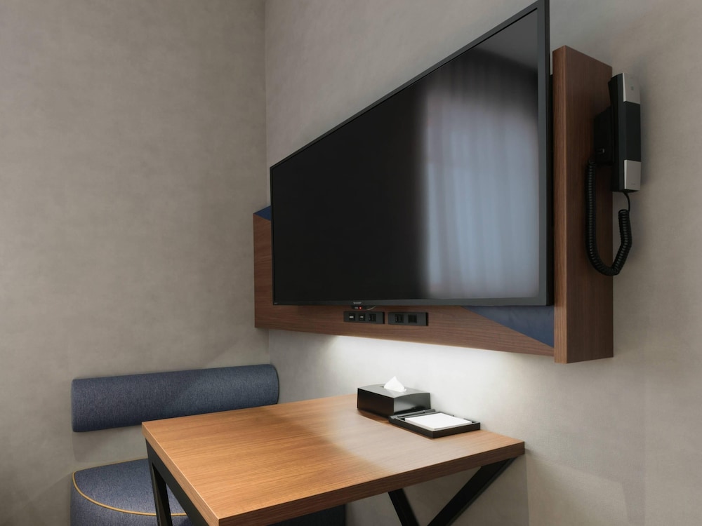 スタンダード ルーム ダブルベッド 1 台 禁煙 客室4 | コンフォートホテル四日市