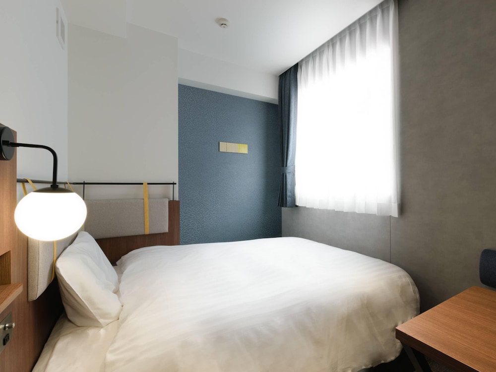 スタンダード ルーム ダブルベッド 1 台 禁煙 | コンフォートホテル四日市