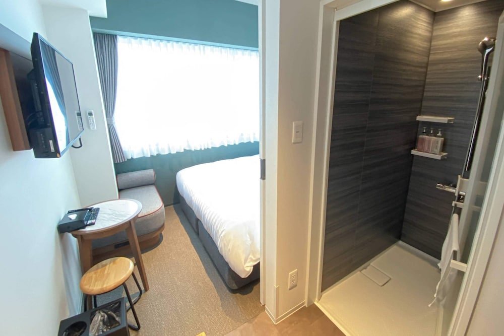 スタンダード ルーム クイーンベッド 1 台 禁煙 客室5 | コンフォートホテル四日市