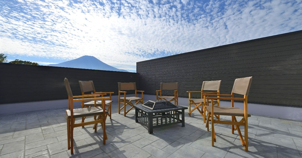 スイートルーム 禁煙 2食付き テラス / パティオ1 | 全室富士山ビュー ビジョングランピングリゾート山中湖