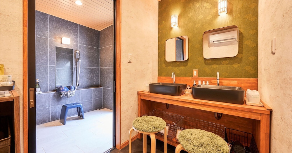 デラックス ルーム 禁煙 バスルーム1 | 全室富士山ビュー ビジョングランピングリゾート山中湖