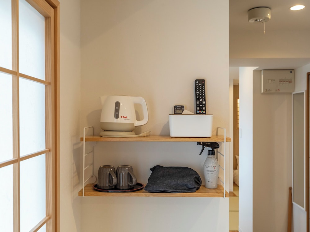 和風クワドラプルルーム ダブルベッド 2 台 客室3 | 大阪えびすホテル