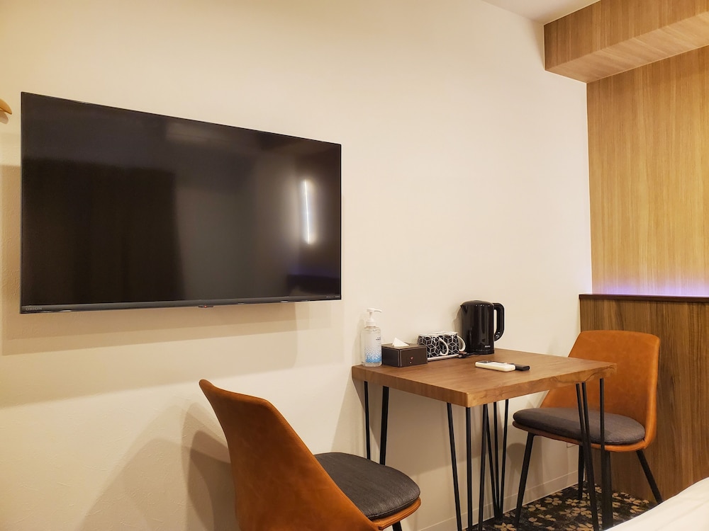 スタンダード ツインルーム シングルベッド 2 台 禁煙 客室8 | 大阪えびすホテル