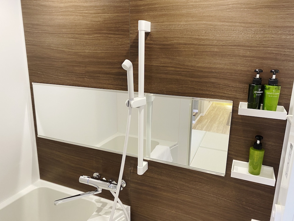 和風クワドラプルルーム ダブルベッド 2 台 | 大阪えびすホテル